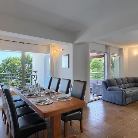 Travia Holiday home *