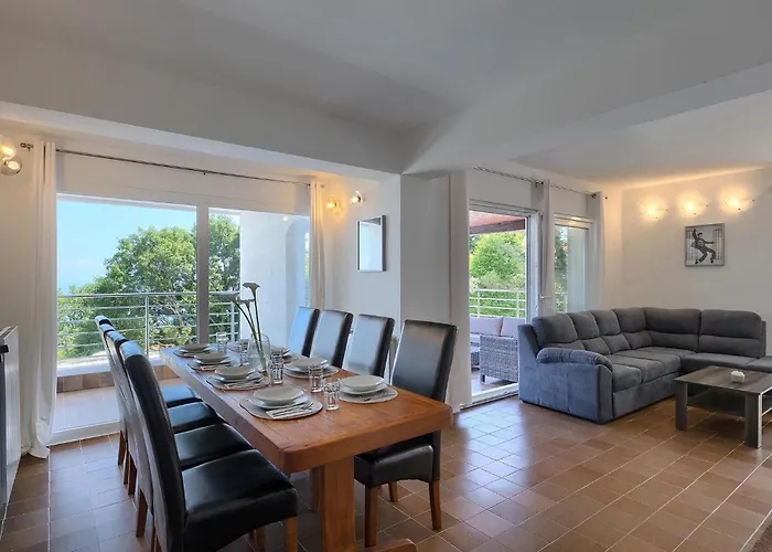 Travia Holiday home *
